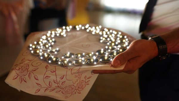 Wunderschöne Teelicht-LEDs für Adventskranz mit umlaufendem Goldrand / 5er Set – Bild 11